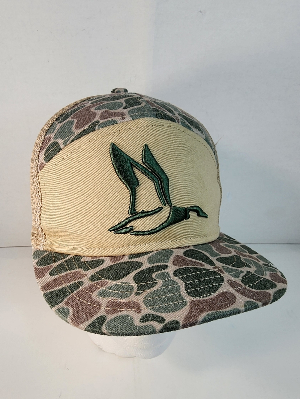 Roost Waterfowl Camo Duck Hunting Snapback Youth Cap .